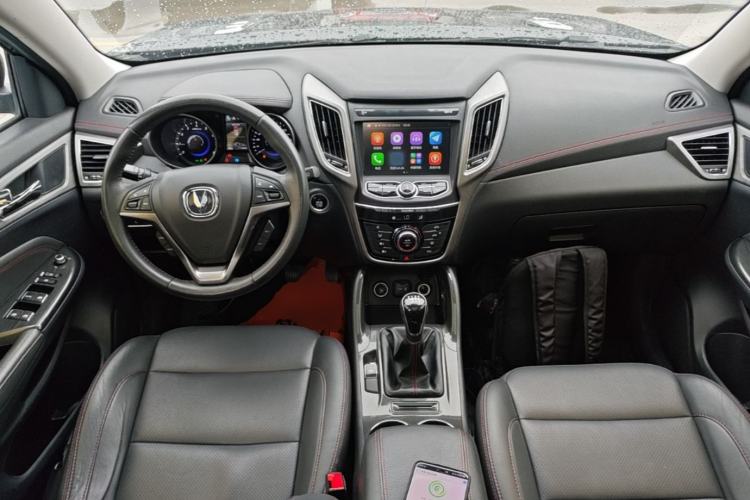 Used CHANGAN CS75 2017 Shangku Edition 1.5T Manual ZhiXiang Model Center Console