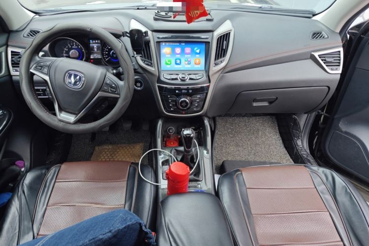Used CHANGAN CS75 2017 Shangkui Edition 1.5T Manual Fengxiang Model Center Console