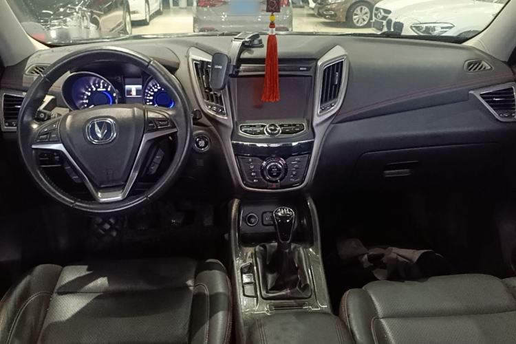 Used CHANGAN CS75 2017 Shangku Edition 1.5T Manual ZhiXiang Model Center Console