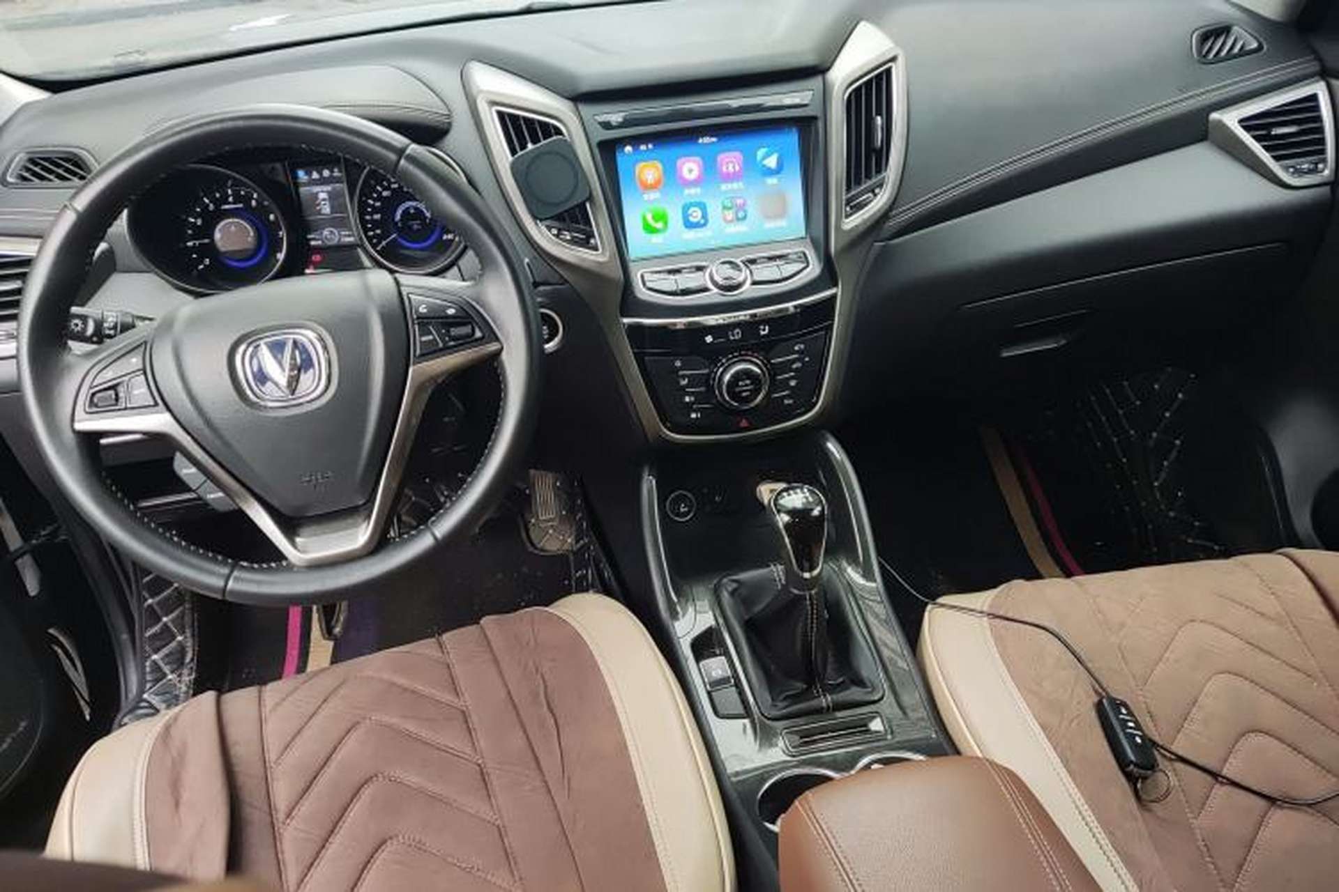 Used CHANGAN CS75 2017 Shangku Edition 1.5T Manual ZhiXiang Model Center Console