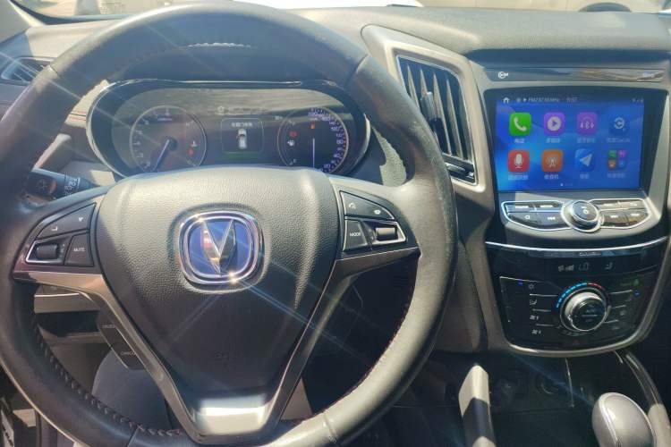 Used CHANGAN CS75 2017 Shangkui Edition 1.5T Automatic Sharp Model Center Console