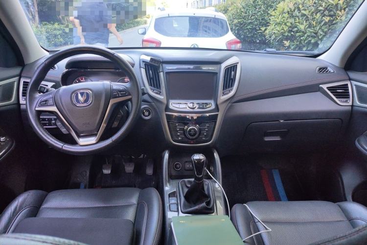 Used CHANGAN CS75 2017 Shangku Edition 1.5T Manual ZhiXiang Model Center Console