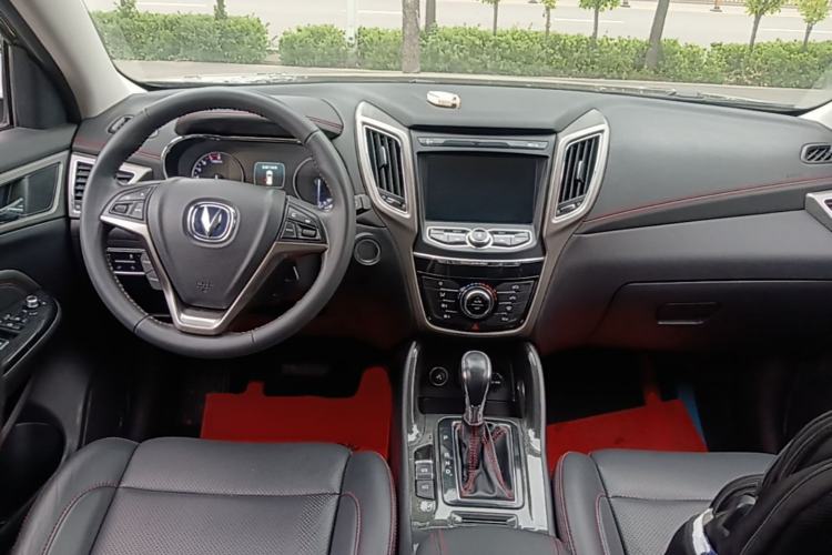 Used CHANGAN CS75 2017 Shangkui Edition 1.5T Automatic Fengxiang Model Center Console