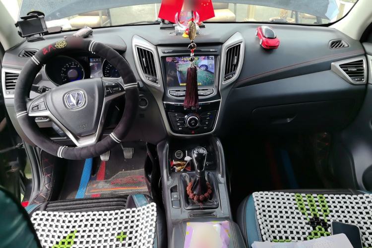 Used CHANGAN CS75 2017 Shangku Edition 1.5T Manual ZhiXiang Model Center Console