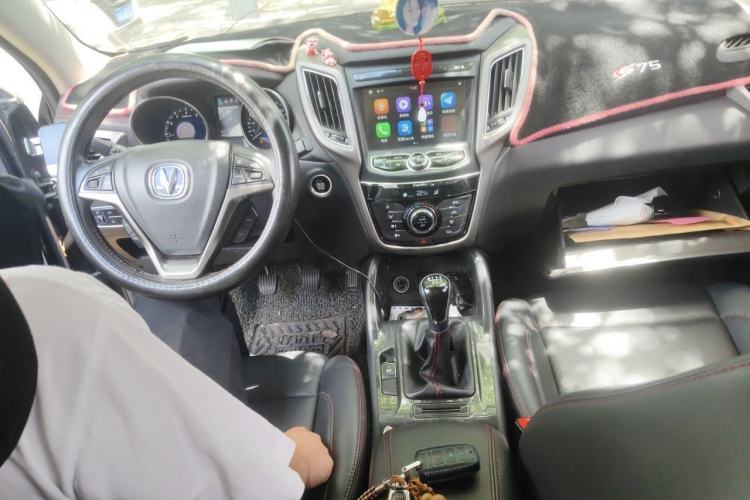Used CHANGAN CS75 2017 Shangku Edition 1.5T Manual ZhiXiang Model Center Console