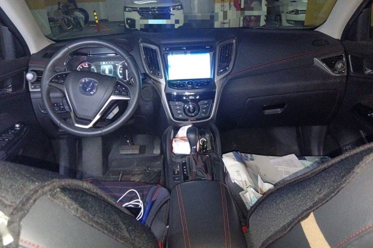 Used CHANGAN CS75 2017 Shangkui Edition 1.5T Automatic Fengxiang Model Center Console