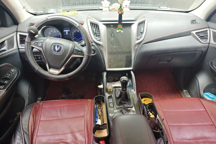 Used CHANGAN CS75 2017 Shangku Edition 1.5T Manual ZhiXiang Model Center Console