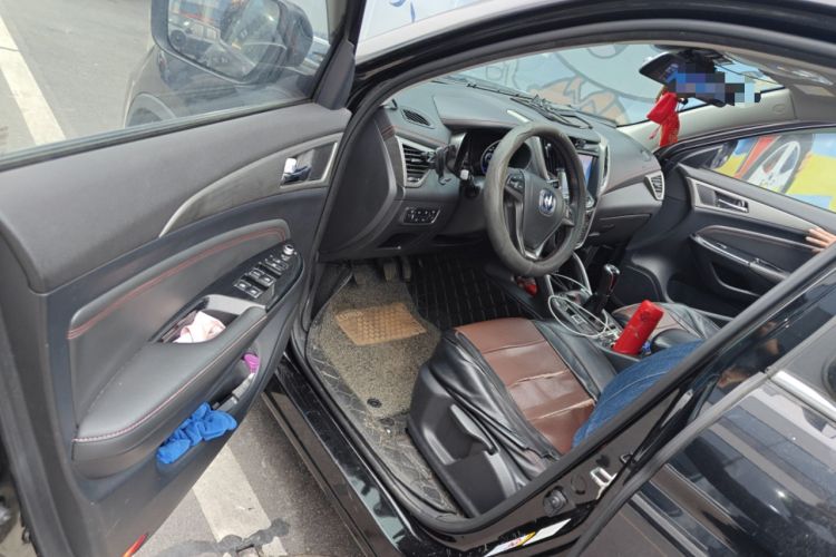 Used CHANGAN CS75 2017 Shangkui Edition 1.5T Manual Fengxiang Model Driver Seat