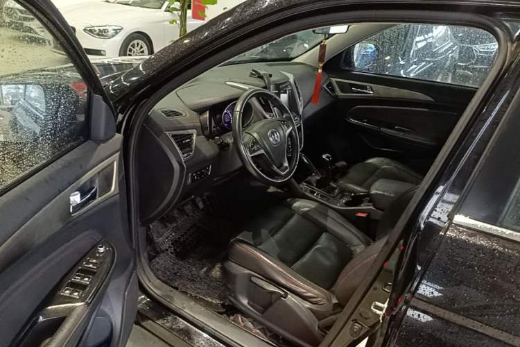 Used CHANGAN CS75 2017 Shangku Edition 1.5T Manual ZhiXiang Model Driver Seat