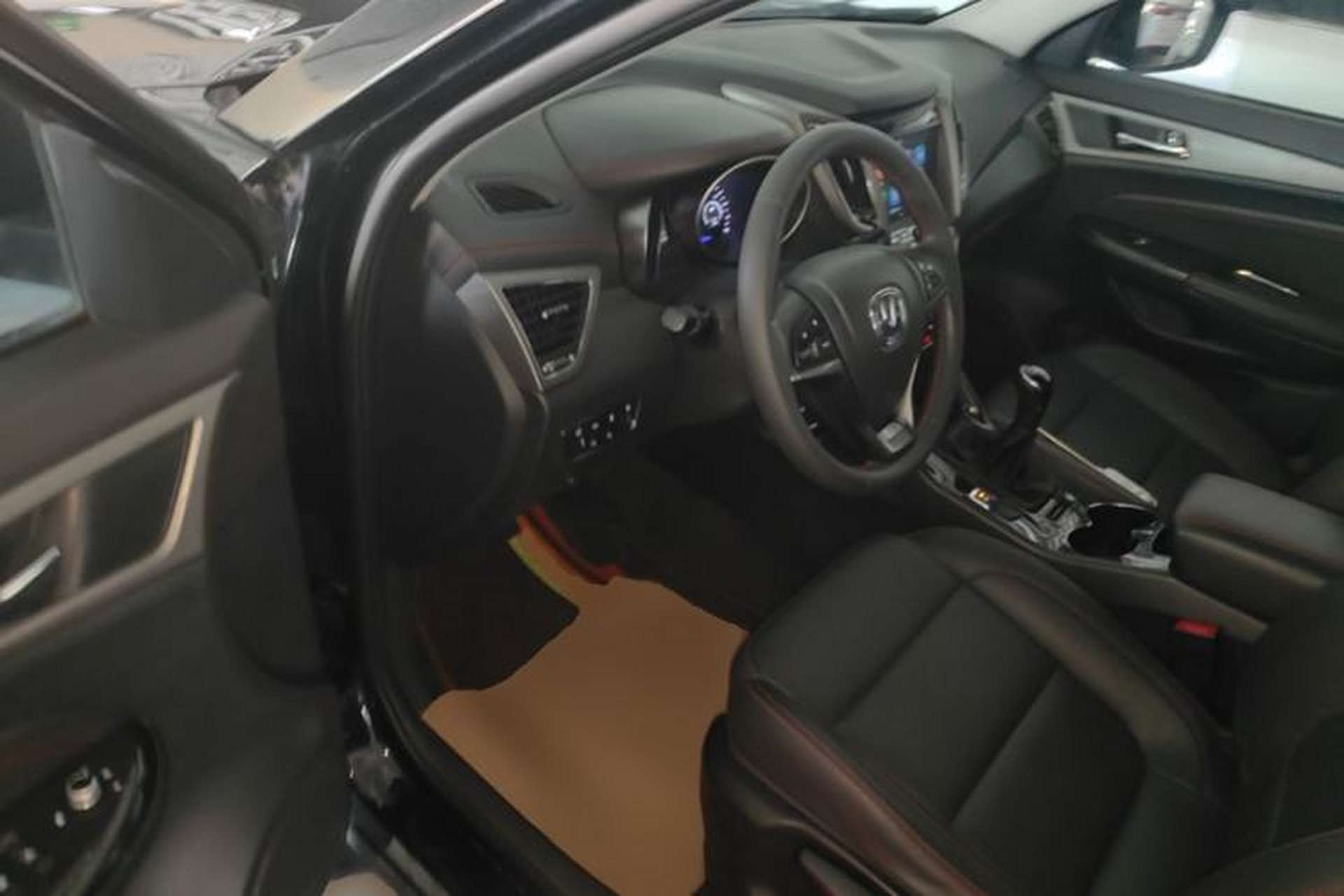 Used CHANGAN CS75 2017 Shangkui Edition 1.5T Manual Fengxiang Model Driver Seat