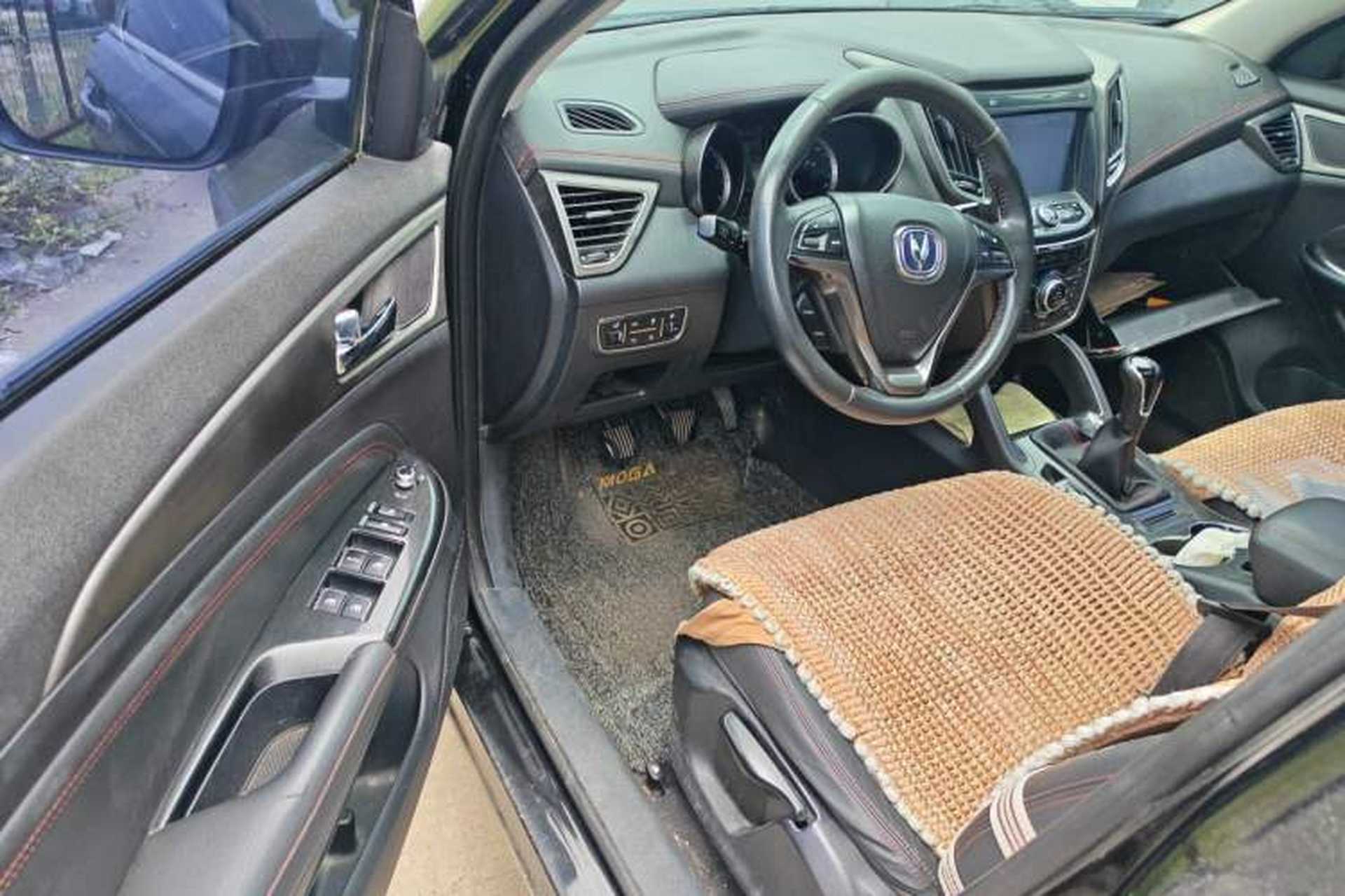 Used CHANGAN CS75 2017 Shangkui Edition 1.5T Manual Fengxiang Model Driver Seat