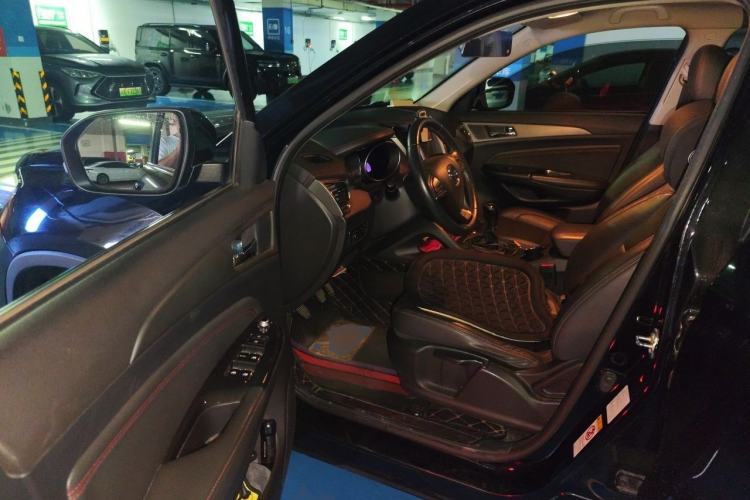 Used CHANGAN CS75 2017 Shangkui Edition 1.5T Manual Fengxiang Model Driver Seat
