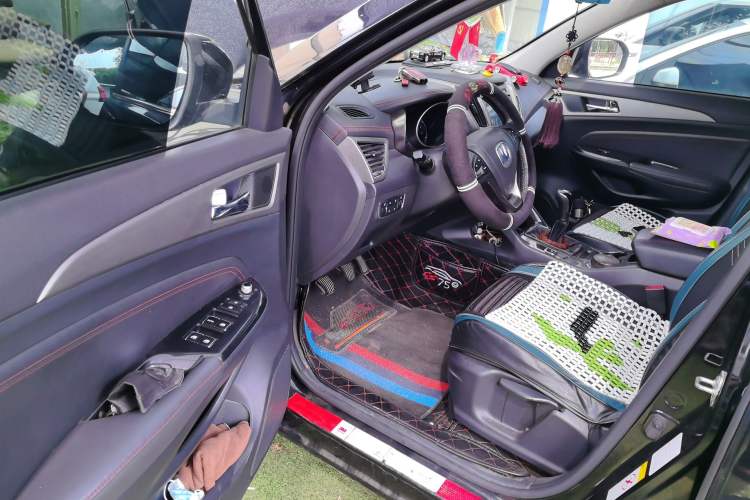 Used CHANGAN CS75 2017 Shangku Edition 1.5T Manual ZhiXiang Model Driver Seat