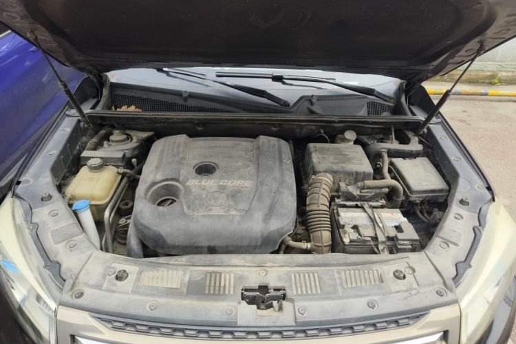 Used CHANGAN CS75 2017 Shangkui Edition 1.5T Manual Fengxiang Model Engine Bay