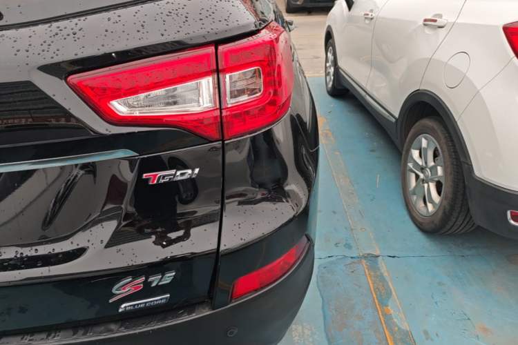 Used CHANGAN CS75 2017 Shangku Edition 1.5T Manual ZhiXiang Model Exterior 3