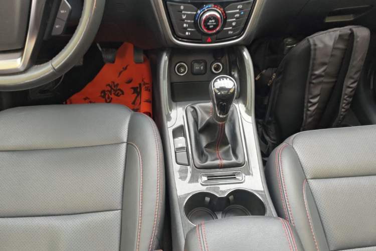 Used CHANGAN CS75 2017 Shangku Edition 1.5T Manual ZhiXiang Model Gear Lever