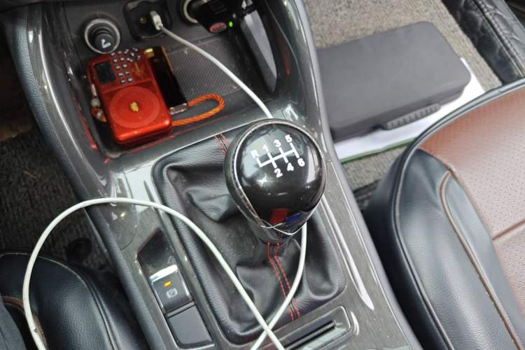 Used CHANGAN CS75 2017 Shangkui Edition 1.5T Manual Fengxiang Model Gear Lever