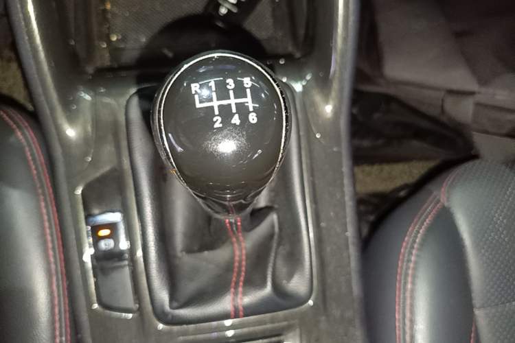 Used CHANGAN CS75 2017 Shangku Edition 1.5T Manual ZhiXiang Model Gear Lever