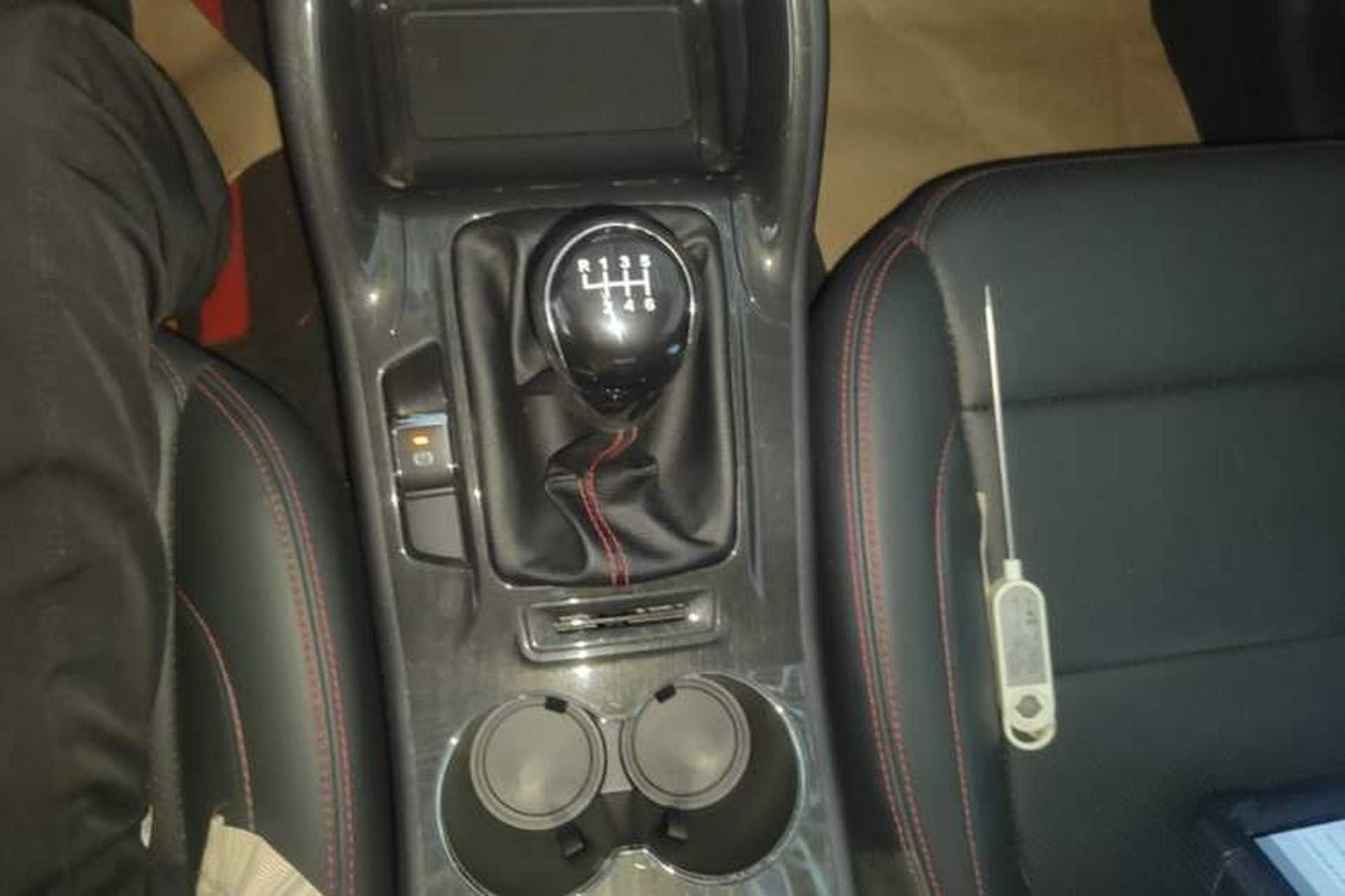 Used CHANGAN CS75 2017 Shangkui Edition 1.5T Manual Fengxiang Model Gear Lever