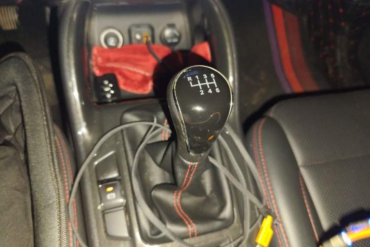 Used CHANGAN CS75 2017 Shangkui Edition 1.5T Manual Fengxiang Model Gear Lever