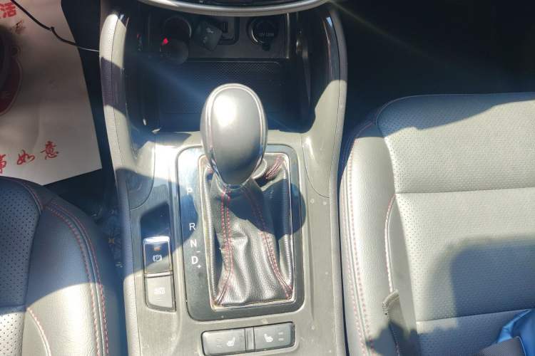 Used CHANGAN CS75 2017 Shangkui Edition 1.5T Automatic Sharp Model Gear Lever
