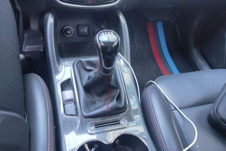 Used CHANGAN CS75 2017 Shangku Edition 1.5T Manual ZhiXiang Model Gear Lever