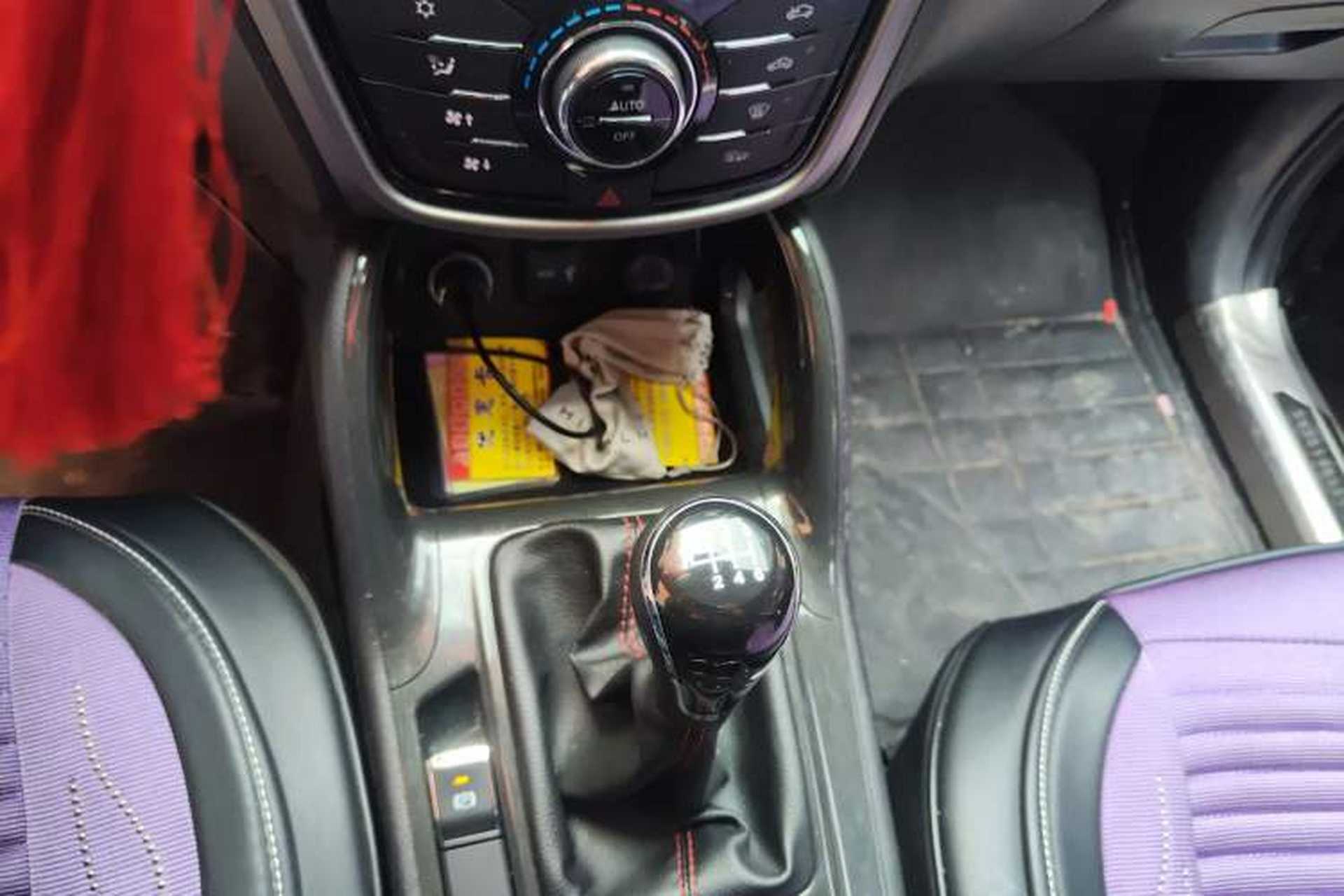 Used CHANGAN CS75 2017 Shangkui Edition 1.5T Manual Luxury Model Gear Lever