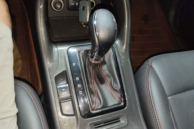 Used CHANGAN CS75 2017 Shangkui Edition 1.5T Automatic Fengxiang Model Gear Lever