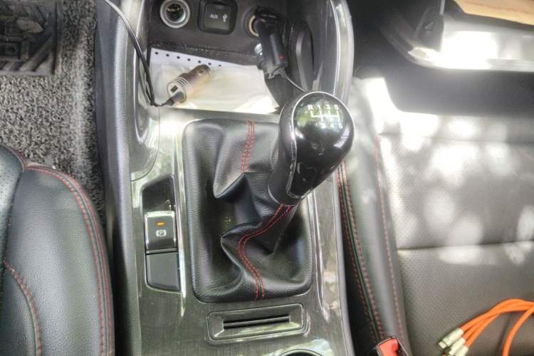 Used CHANGAN CS75 2017 Shangku Edition 1.5T Manual ZhiXiang Model Gear Lever