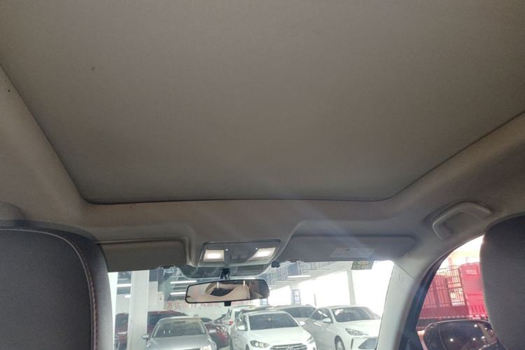 Used CHANGAN CS75 2017 Shangkui Edition 1.5T Automatic Fengxiang Model Headliner