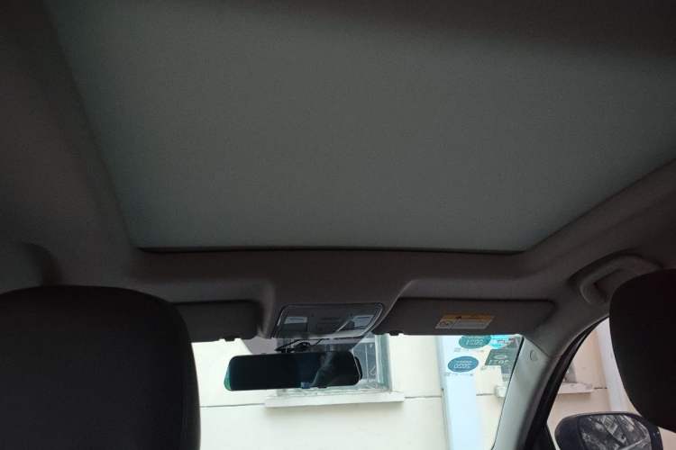Used CHANGAN CS75 2017 Shangkui Edition 1.5T Automatic Fengxiang Model Headliner