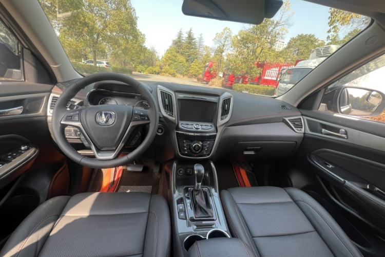 Used CHANGAN CS75 2017 Shangkui Edition 1.5T Automatic Fengxiang Model Interior 1