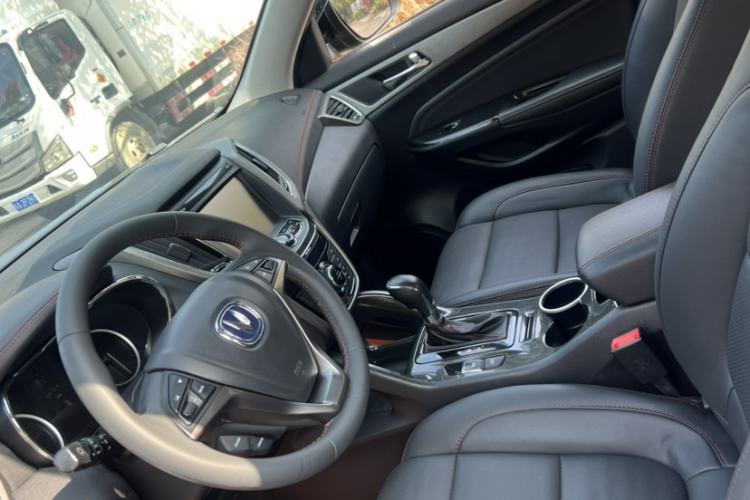 Used CHANGAN CS75 2017 Shangkui Edition 1.5T Automatic Fengxiang Model Interior 2