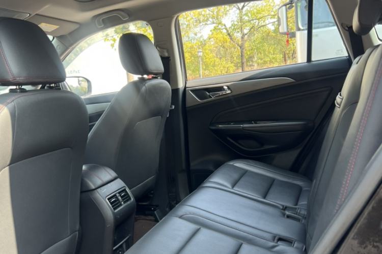 Used CHANGAN CS75 2017 Shangkui Edition 1.5T Automatic Fengxiang Model Interior 3