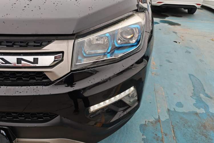 Used CHANGAN CS75 2017 Shangku Edition 1.5T Manual ZhiXiang Model Left Front Headlight