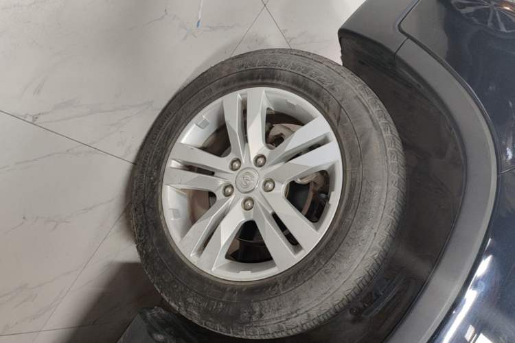Used CHANGAN CS75 2017 Shangkui Edition 1.5T Automatic Fengxiang Model Left Front Wheel Hub