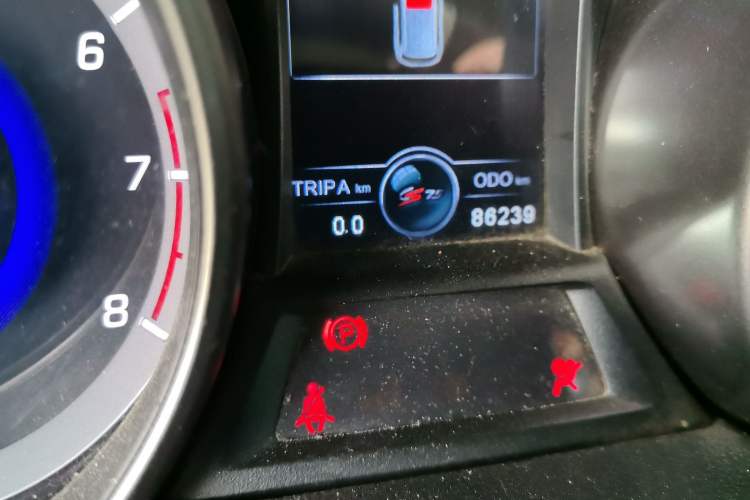 Used CHANGAN CS75 2017 Shangku Edition 1.5T Manual ZhiXiang Model Odometer Close Up