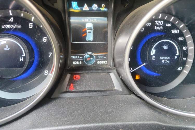 Used CHANGAN CS75 2017 Shangku Edition 1.5T Manual ZhiXiang Model Odometer Close Up
