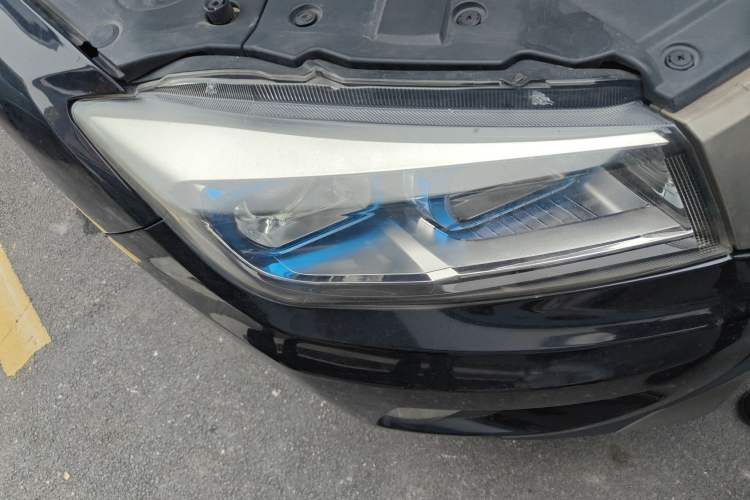 Used CHANGAN CS75 2017 Shangkui Edition 1.5T Manual Fengxiang Model Right Front Headlight