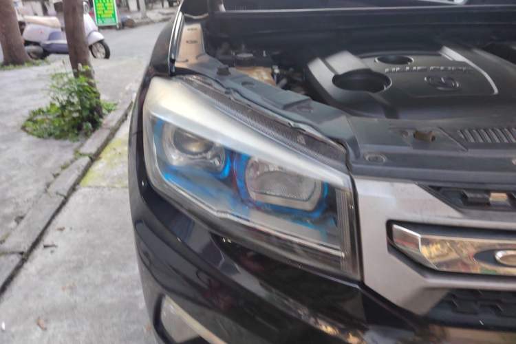 Used CHANGAN CS75 2017 Shangkui Edition 1.5T Manual Fengxiang Model Right Front Headlight