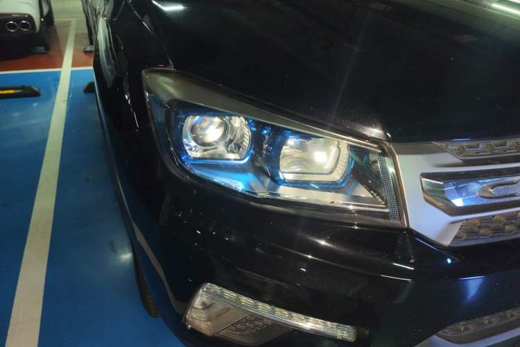Used CHANGAN CS75 2017 Shangkui Edition 1.5T Manual Fengxiang Model Right Front Headlight