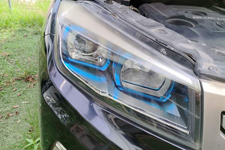 Used CHANGAN CS75 2017 Shangku Edition 1.5T Manual ZhiXiang Model Right Front Headlight
