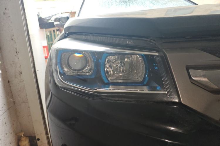 Used CHANGAN CS75 2017 Shangku Edition 1.5T Manual ZhiXiang Model Right Front Headlight