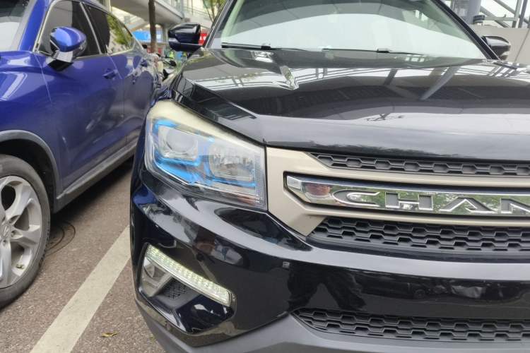 Used CHANGAN CS75 2017 Shangkui Edition 1.5T Manual Fengxiang Model Right Front Headlight