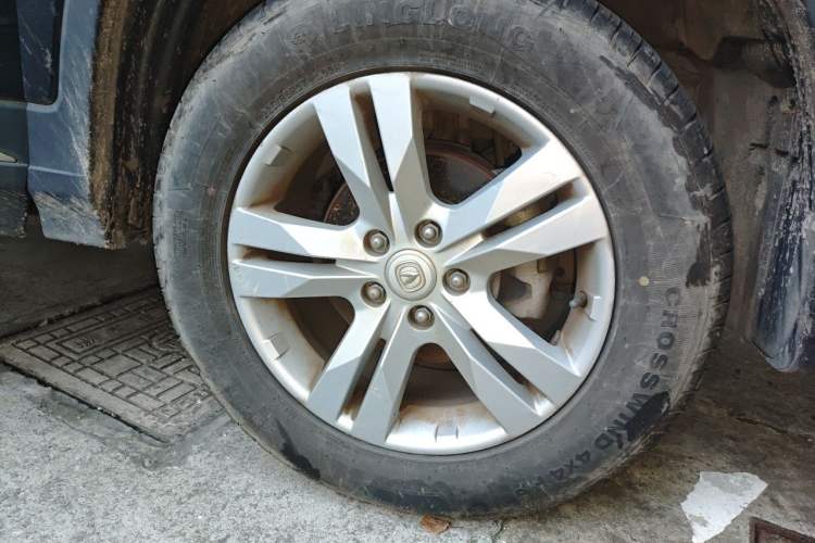 Used CHANGAN CS75 2017 Shangkui Edition 1.5T Automatic Fengxiang Model Right Front Wheel Hub