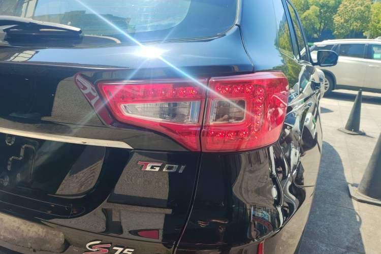 Used CHANGAN CS75 2017 Shangkui Edition 1.5T Automatic Sharp Model Right Rear Taillight