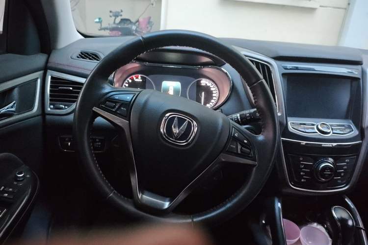 Used CHANGAN CS75 2017 Shangkui Edition 1.5T Automatic Fengxiang Model Steering Wheel