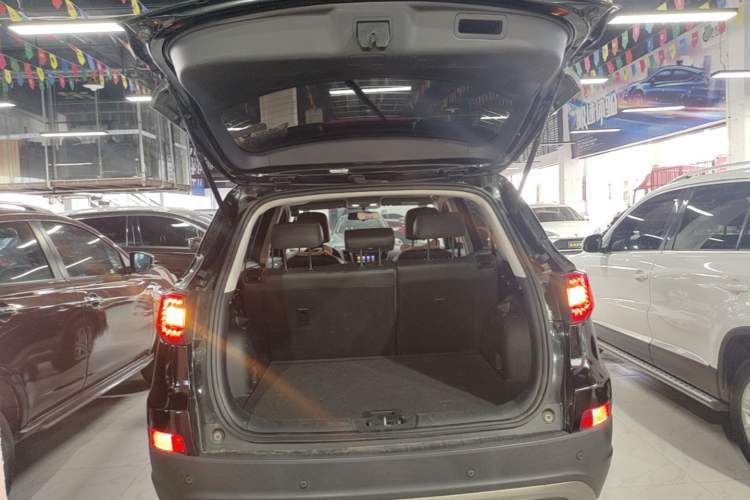 Used CHANGAN CS75 2017 Shangkui Edition 1.5T Automatic Fengxiang Model Trunk