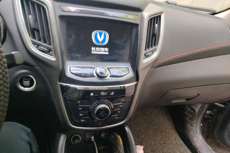 Used CHANGAN CS75 2017 Shangkui Edition 1.5T Manual Fengxiang Model Audio And AC Panel