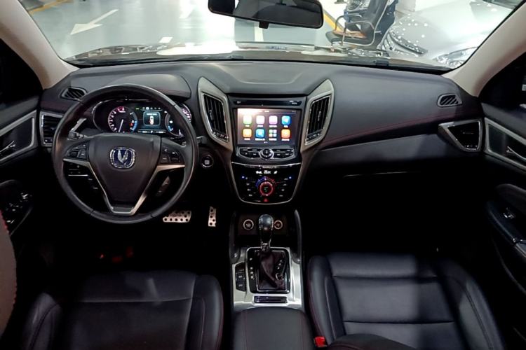 Used CHANGAN CS75 2017 Shangkui Edition 1.5T Automatic Fengxiang Model Center Console